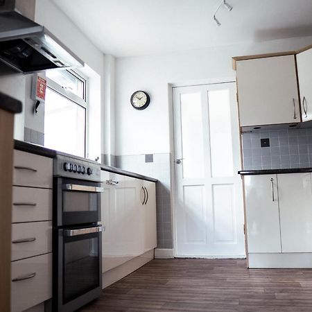 Large 4 Bedroomproperty Driveway And 3 Bathrooms Burton Latimer Esterno foto