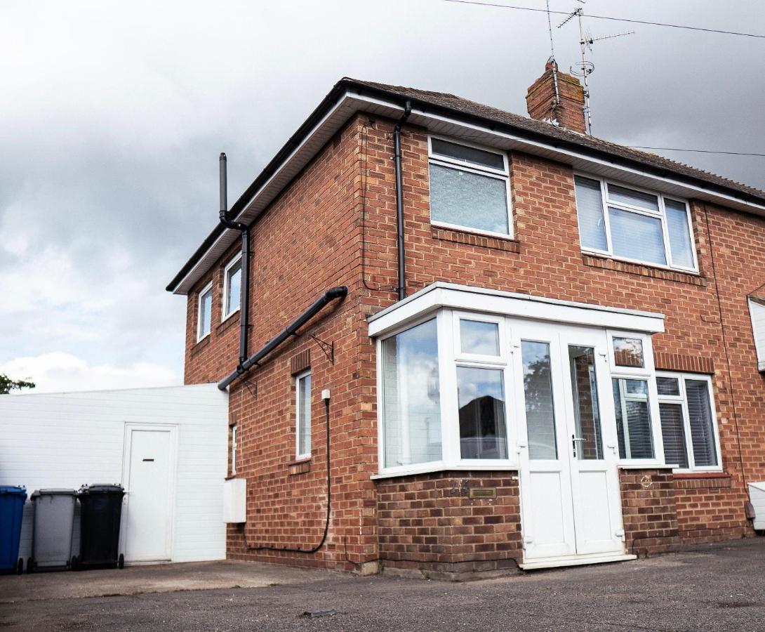 Large 4 Bedroomproperty Driveway And 3 Bathrooms Burton Latimer Esterno foto