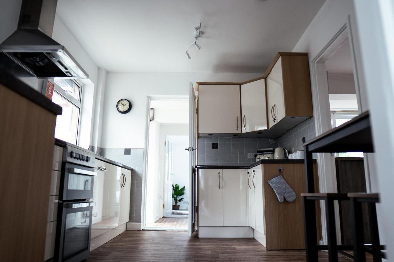 Large 4 Bedroomproperty Driveway And 3 Bathrooms Burton Latimer Esterno foto